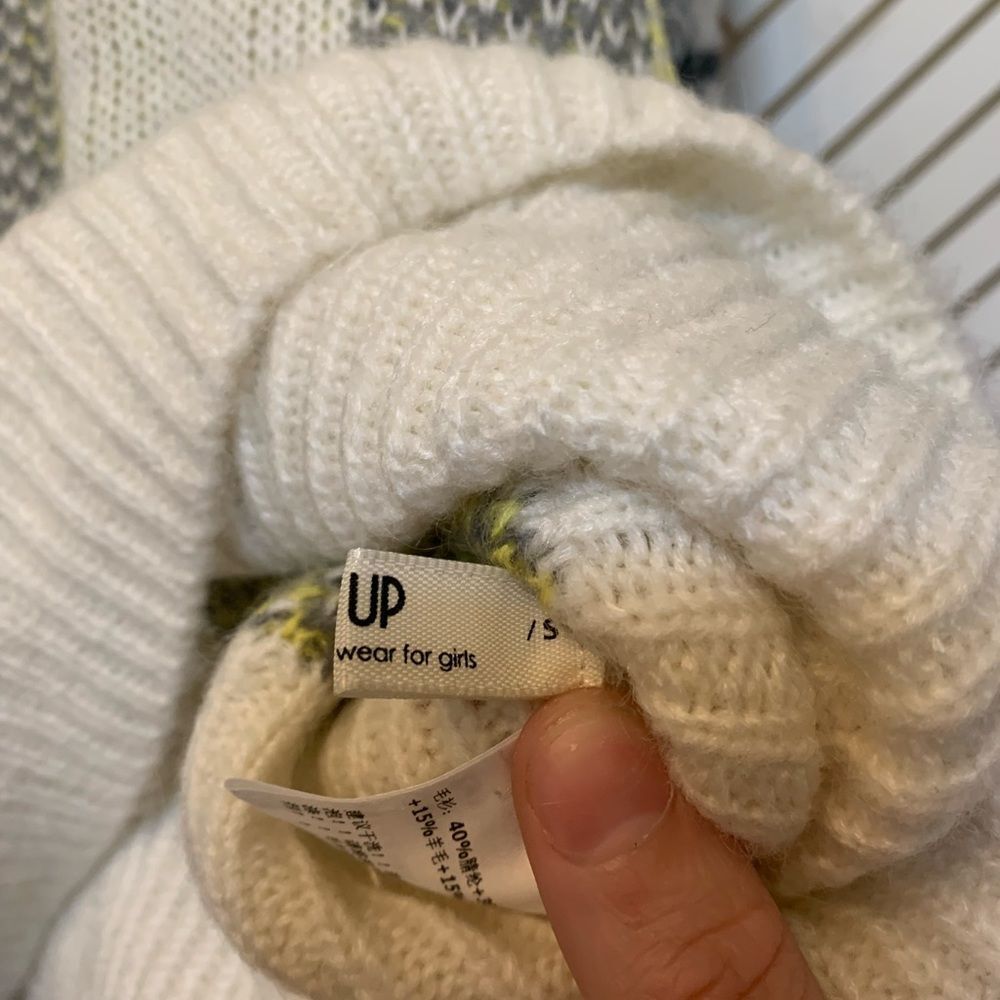 Vintage Style Scoop Neck Sweater - Picture 4 of 6